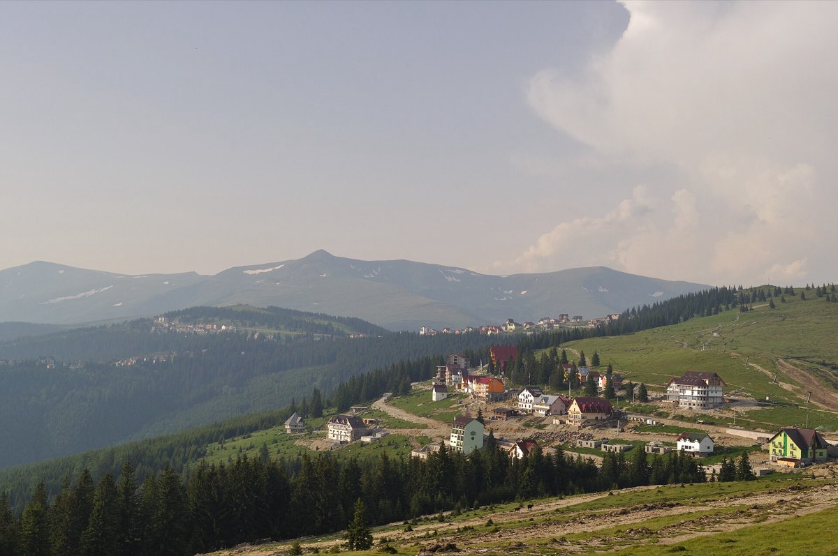 The DN67C climbing through the Gorj county section of the Transalpina