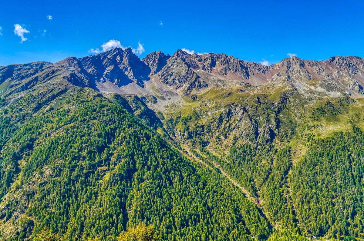 The narrow southern ramp of the Gavia