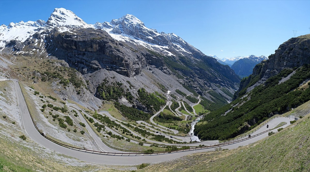 The Stelvio descending towards Bormio