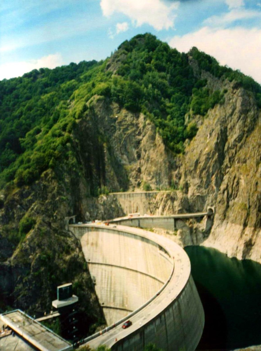 The Vidraru arch dam across the Argeș gorge